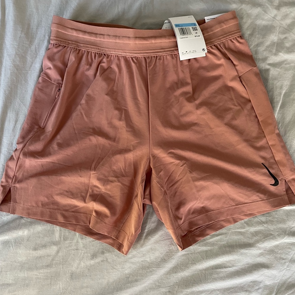 Nike Yoga Lined 7” shorts